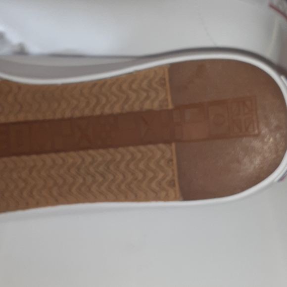 🆕🎁 Nautica White Tennis Shoes - Picture 8 of 10